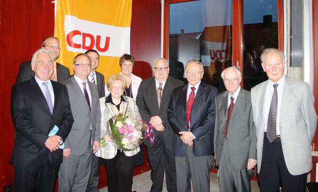 v.l. Heribert Rech, Johannes Hurst, Peter Wick, Tobias Wald, Ursuala Lazarus, Sylvia Felder,Wolfgang Jägel, Egon Gushurst, Roland Gerstner, Prof. Dr Bernhard Friedmann v.l. Heribert Rech, Johannes Hurst, Peter Wick, Tobias Wald, Ursuala Lazarus, Sylvia Felder,Wolfgang Jägel, Egon Gushurst, Roland Gerstner, Prof. Dr Bernhard Friedmann